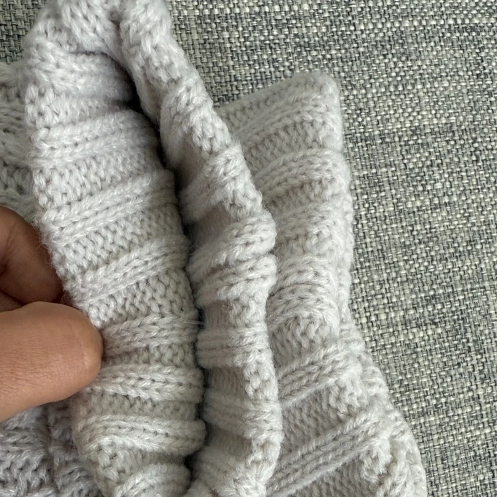 NWOT Cable Knit Leg Warmers in Light Gray
